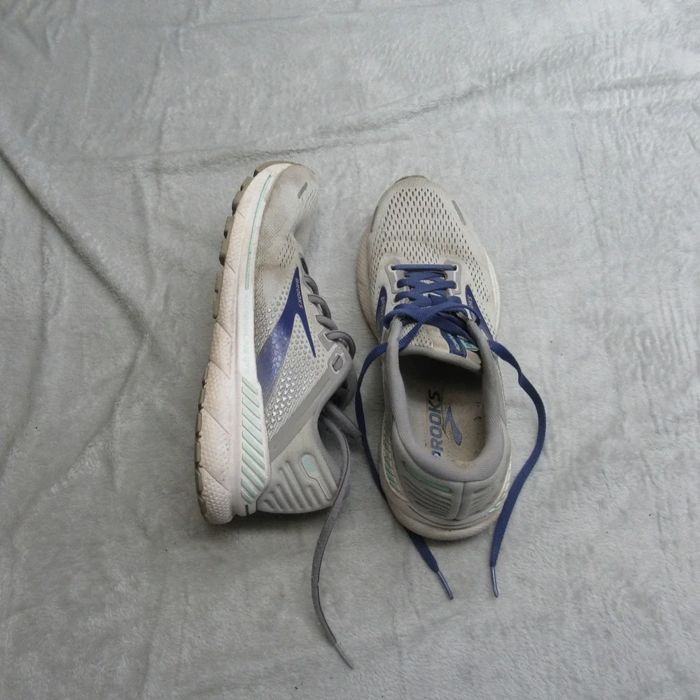 Brooks Women 7 Running Shoes Adrenaline GTS 22 Gray Blue Athletic Sneakers Read